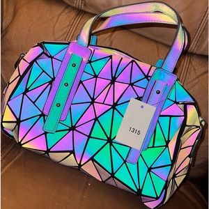 AmeriLeather Medina Luminous Geometric Purse